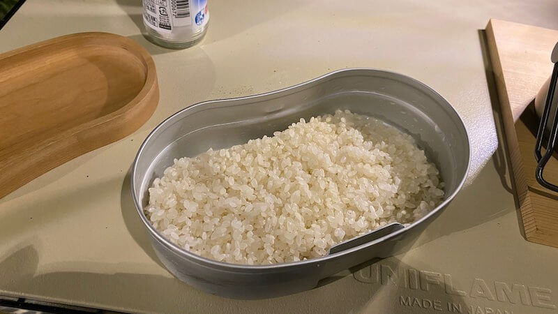 戦闘飯盒2型 中子で米洗い