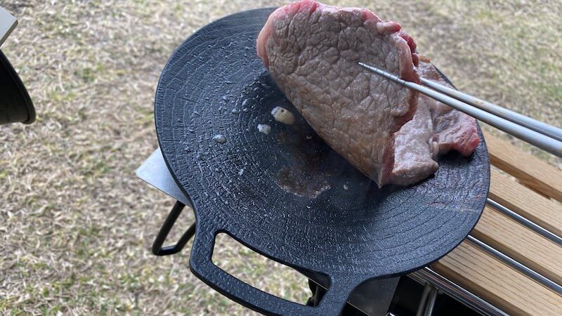 JHQ マルチグリドル 19cmで肉を焼く
