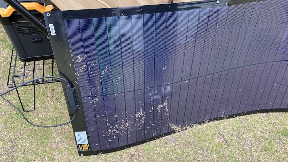 BougeRV YUMA CIGS系ソーラーパネル 200W 芝生が付きやすい