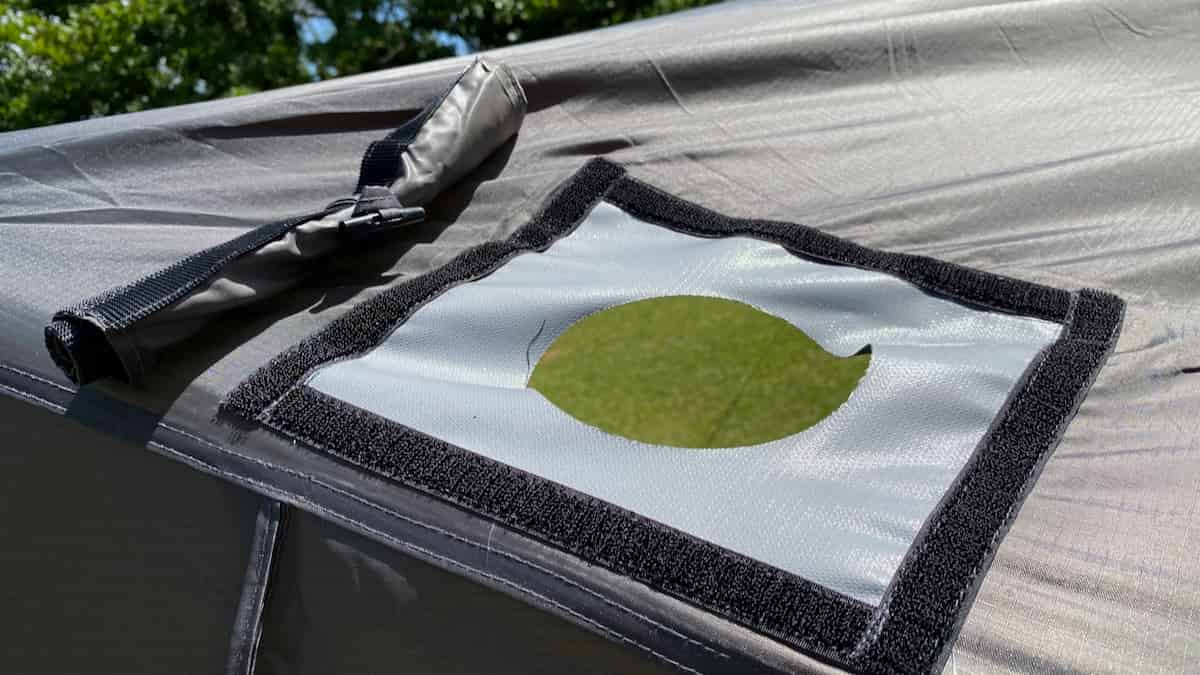 耐久撥水スクエアシェルター 煙突ポートらしきもの