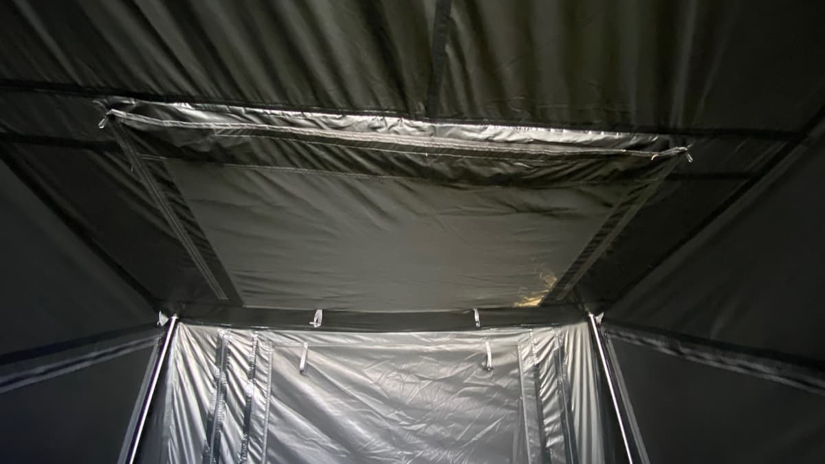 モントープ 遮光性の高いテント内3